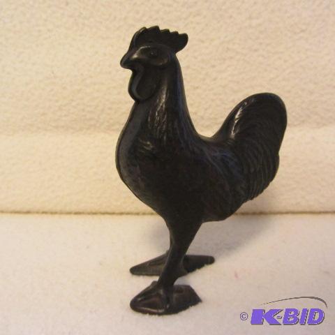 lot 15 image: Rooster Cast Iron Bank