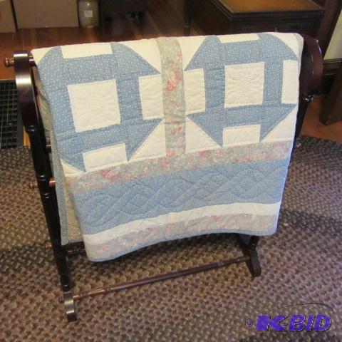 lot 151 image: Quilt Stand & Comforter