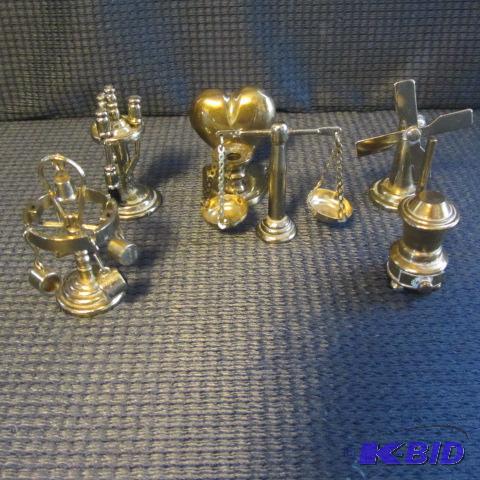 lot 153 image: Miniature Brass