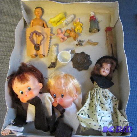 lot 156 image: Doll Parts, Mini Babies