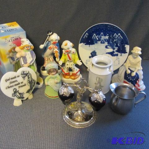 lot 164 image: Clowns, Snowman, P. Moments