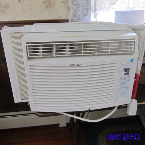 lot 175 image: Window Air Conditioner