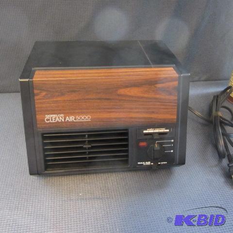 lot 176 image: Norelco Air Cleaner