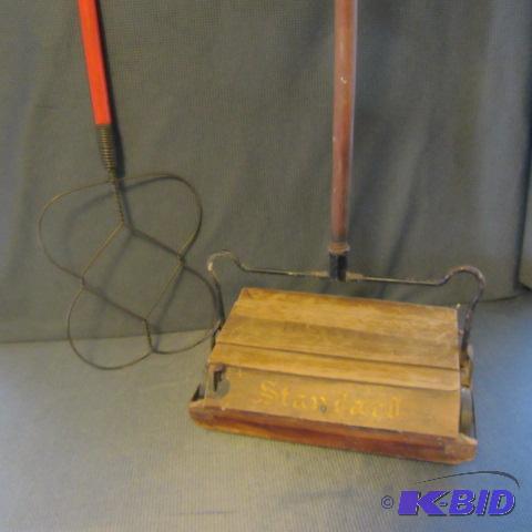 lot 209 image: Floor Sweeper, Rug Beater