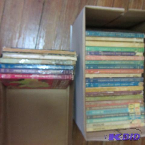 lot 217 image: Golden Book Dictionary & Atlas