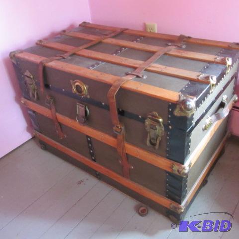 lot 225 image: Wood Strap Trunk