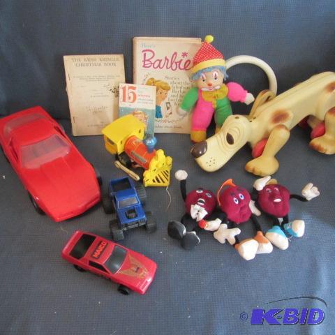 lot 250 image: Pull Toys, Raisins, Kris Kringle Book