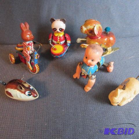 lot 263 image: Tin Windup Animals