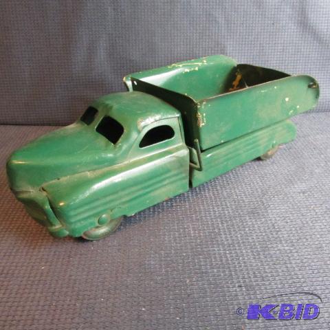 lot 266 image: Buddy L Dump Truck