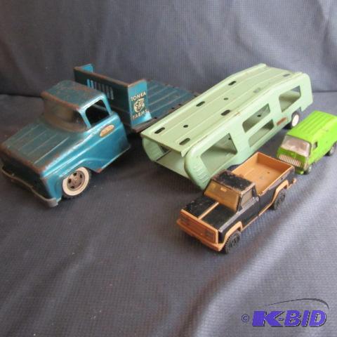 lot 270 image: Tonka Farms & Car Carrier