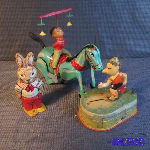 lot 285 image: Tin Windup with German Toys