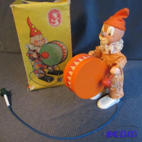 lot 289 image: Drumming Clown, German