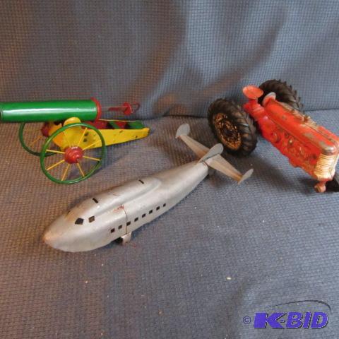 lot 299 image: Cannon, Plane Parts, Tractor
