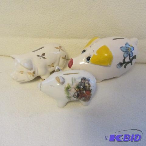 lot 30 image: Ceramic Souvenir Banks