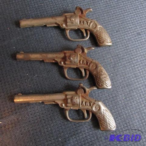 lot 313 image: ART Cap Pistols