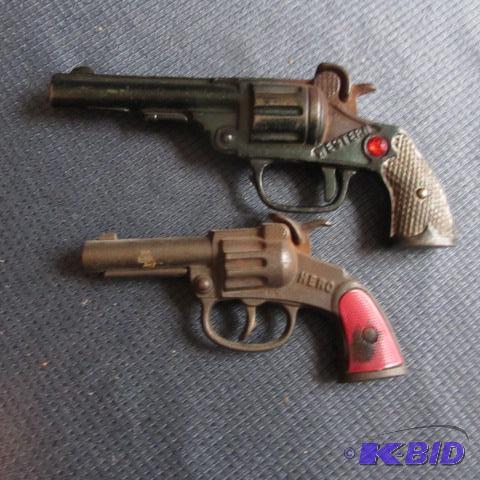 lot 322 image: Western & Hero Cap Guns