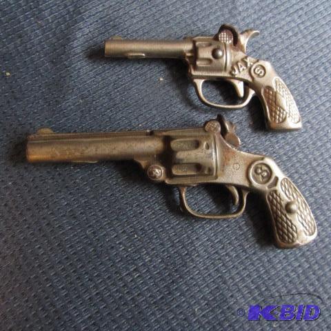 lot 323 image: Jax Cap Pistols