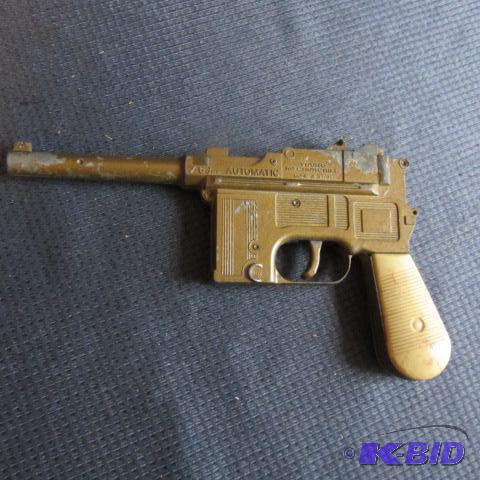 lot 330 image: Mr. Churchill Cap Gun
