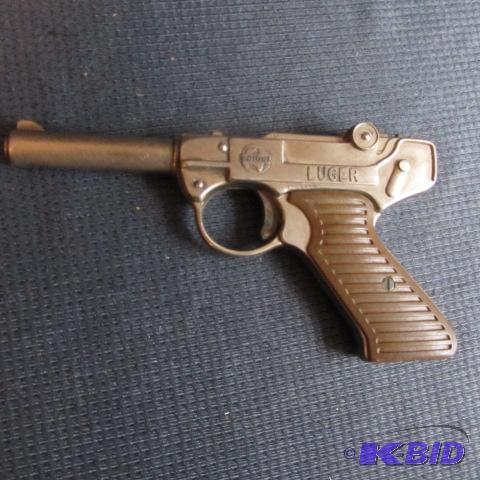 lot 332 image: Luger Cap Gun