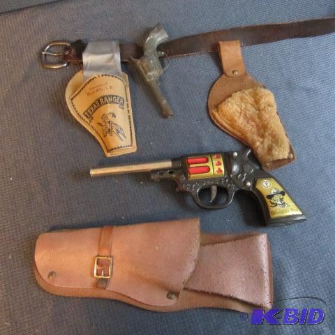 lot 335 image: Western Boy Cork & Hubley Cap Guns