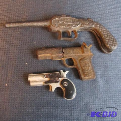lot 337 image: Cap Guns & Parts