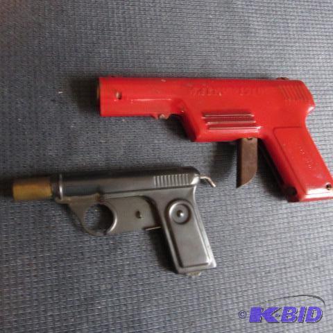 lot 339 image: Wyandotte Water Pistols