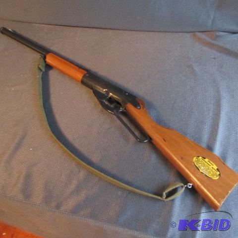 lot 356 image: Daisy Model 96 BB Gun