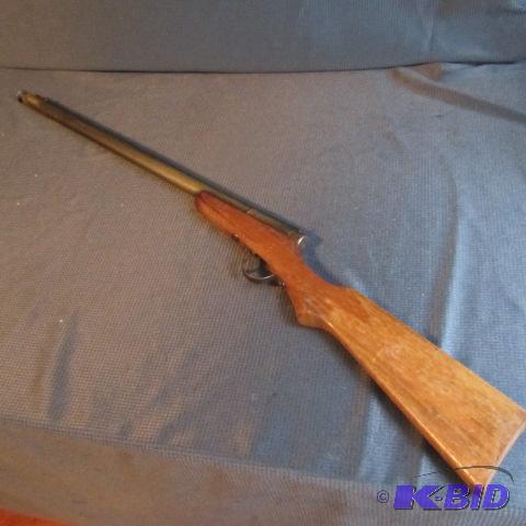 lot 359 image: Benjamin Model G Air Rifle