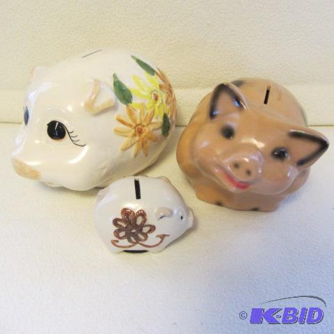 lot 36 image: Vintage Piggy Banks