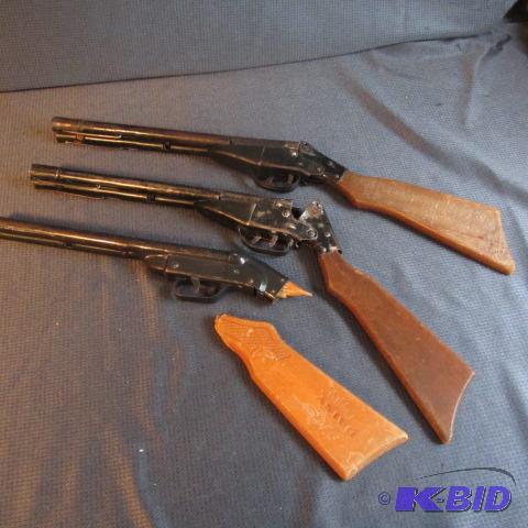 lot 365 image: Wyandotte Cork Guns