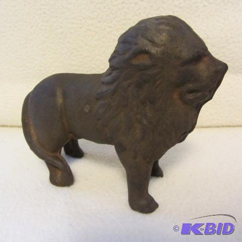 lot 7 image: Lion Cast Iron Bank