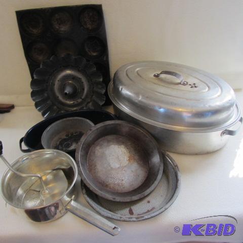 lot 70 image: Roaster, Graniteware, Foley Mill