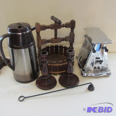 lot 77 image: Vintage Toaster, Nut Bowl