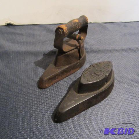 Pair Sleeve Irons