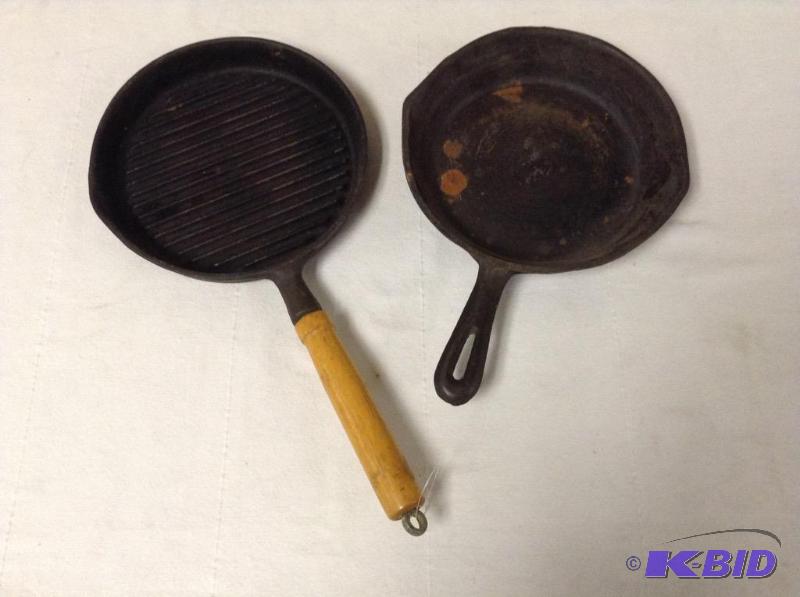 2 Cast Iron Skillets