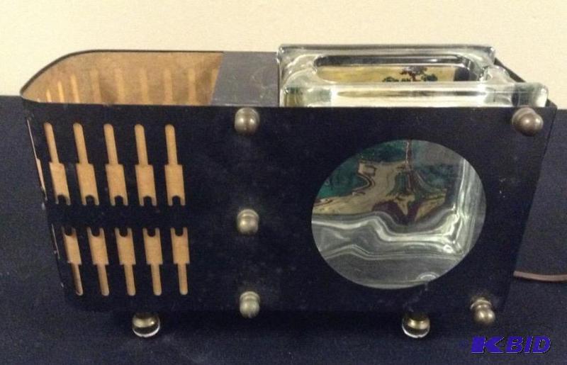 lot 102 image: Vintage Underwriters Laboratories Portable TV Lamp