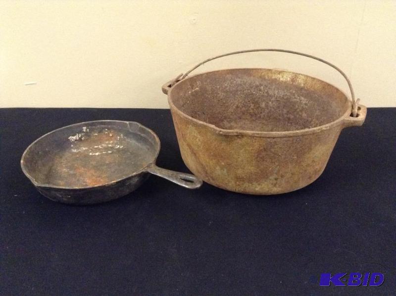 lot 111 image: Cast Iron Fry Pan & Kettle