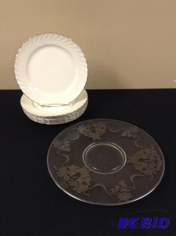 lot 115 image: Norleans China Dinner Plates & Serving Platter