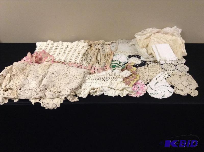 lot 120 image: Vintage Crochet Doilies, Tablecloth & Apron