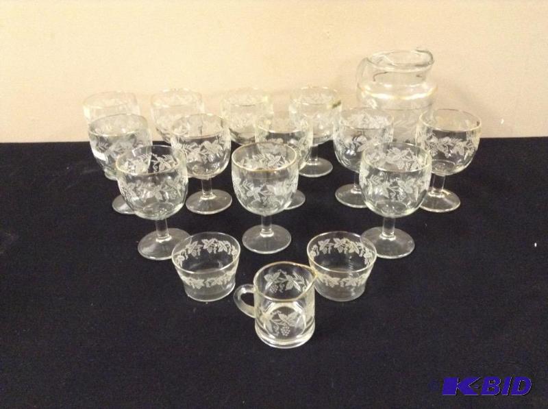 lot 155 image: Vintage Frosted Type Drinkware