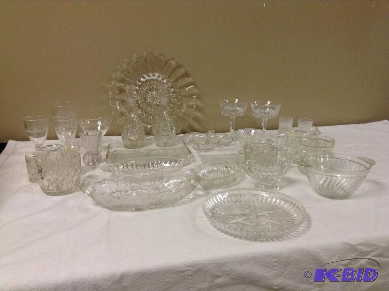 lot 24 image: Lot Vintage Clear Glassware