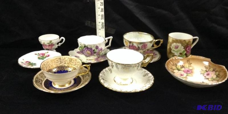 lot 32 image: China Teacups and Saucers