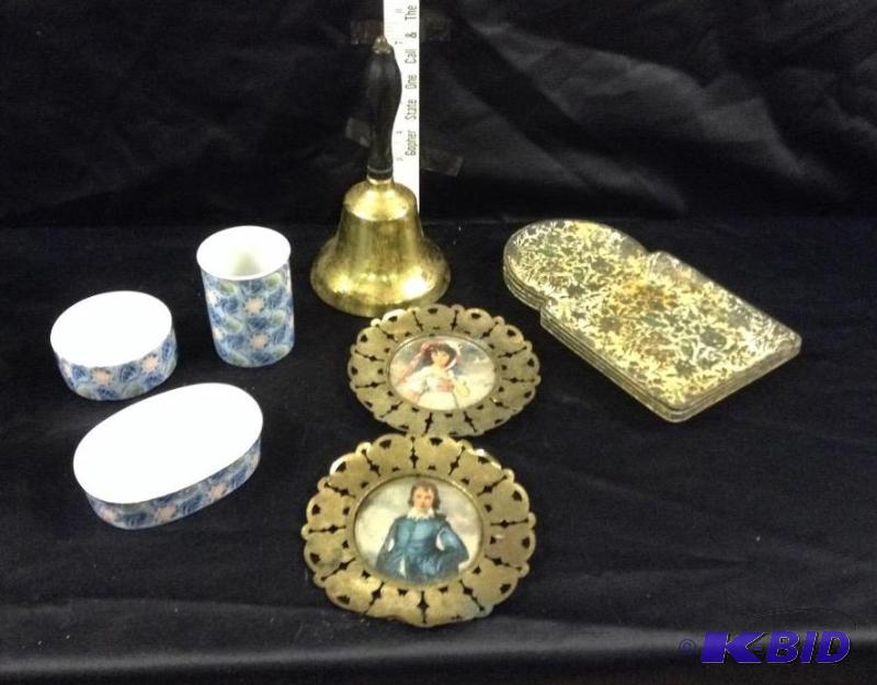 lot 37 image: Vintage Collectibles