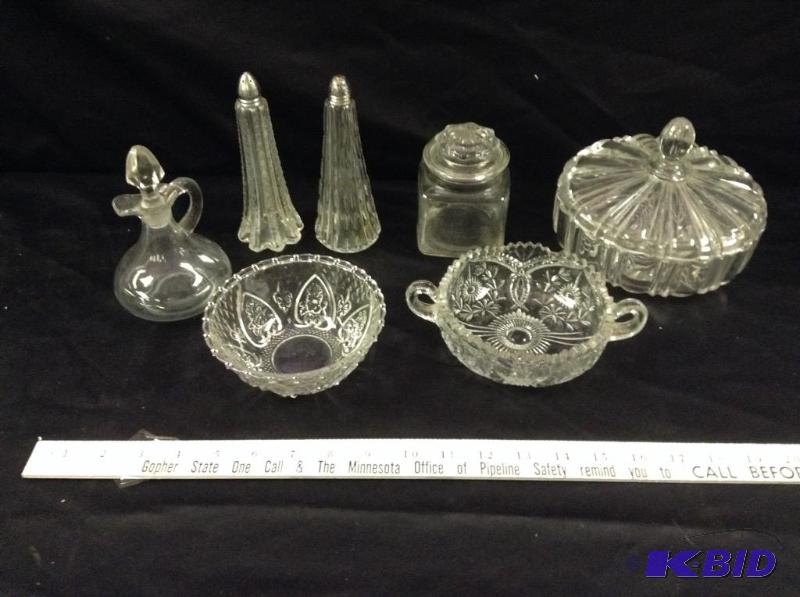 lot 49 image: Clear Glassware Selection