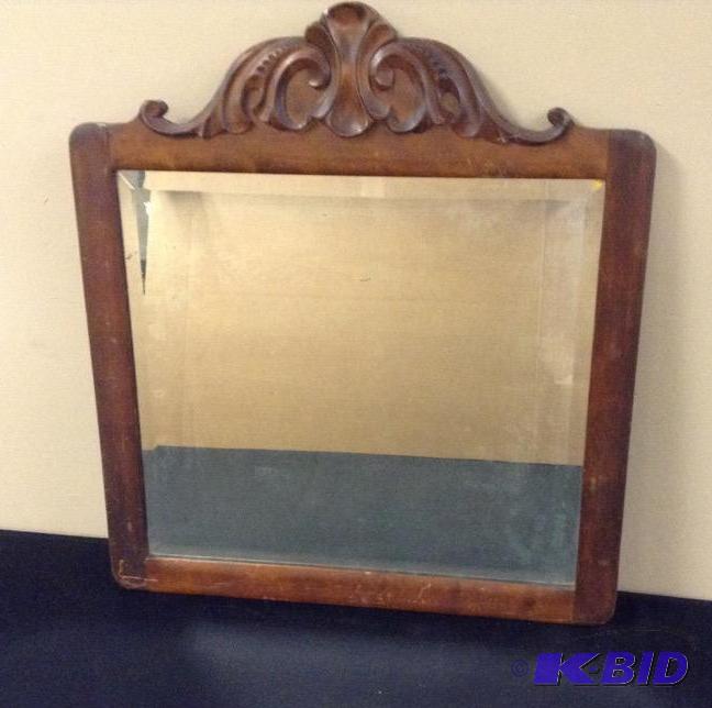 lot 51 image: Vintage Hanging Wall Mirror