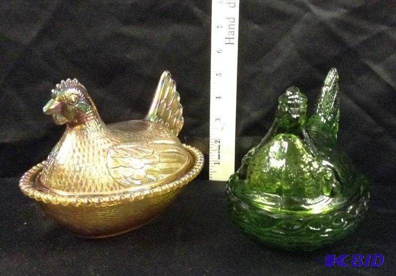 lot 6 image: Pair of Nesting Hens