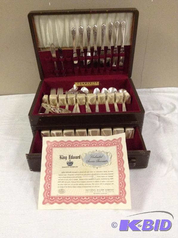 lot 80 image: Set King Edward Silverplate Flatware