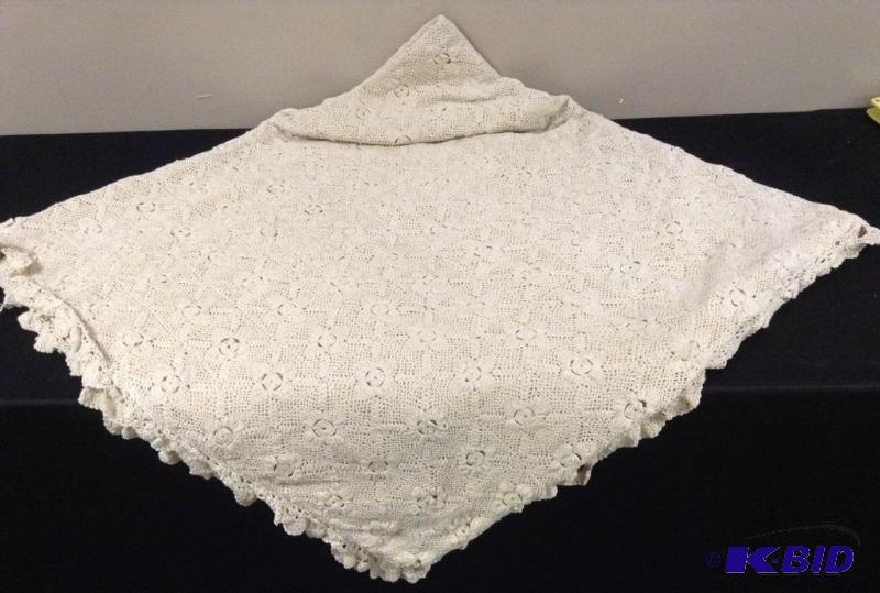 lot 81 image: Crochet DuvetComforter Cover