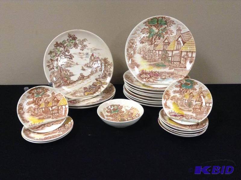 lot 95 image: Royal Vista Pottery Dinnerware