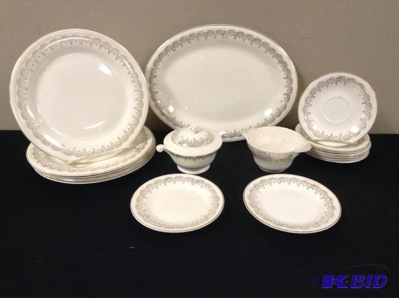 lot 96 image: Edwin Knowles Semi Vitreous Dinnerware